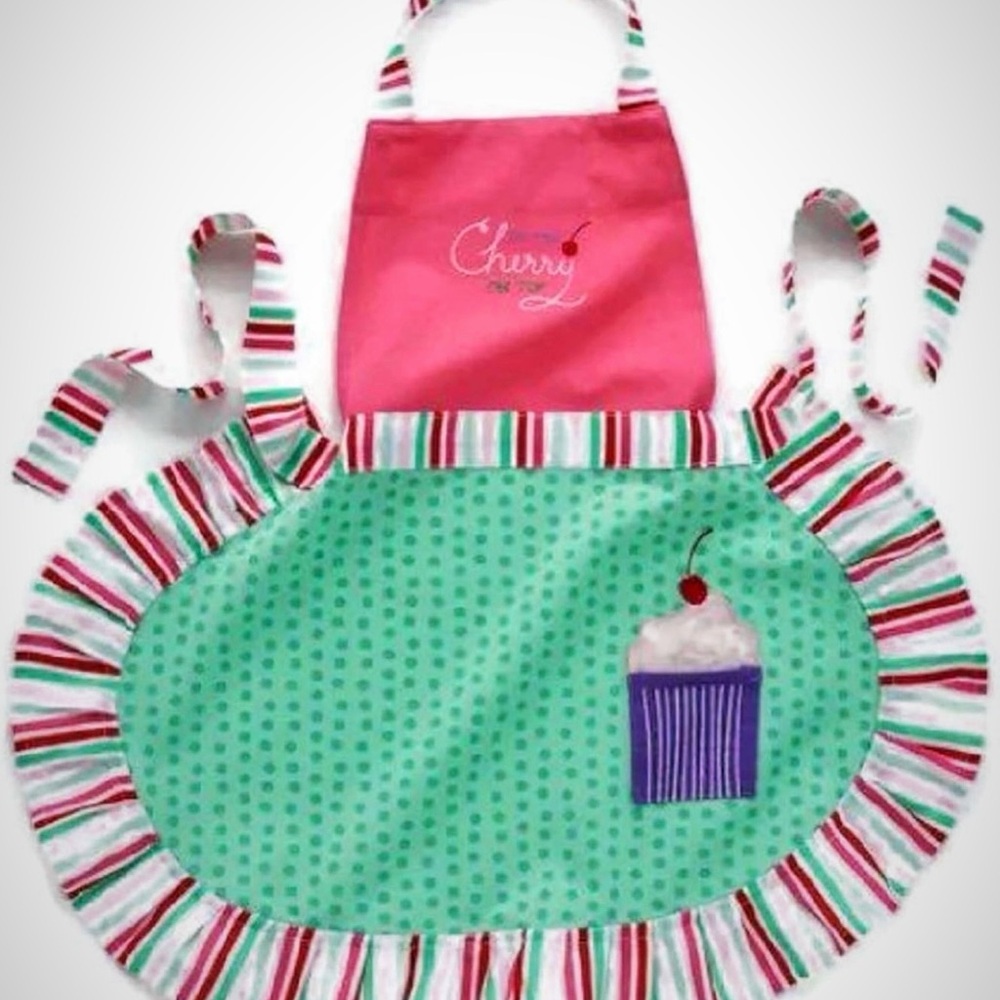St. Nicholas Square Christmas Children’s Apron, 21”x23” NWOT